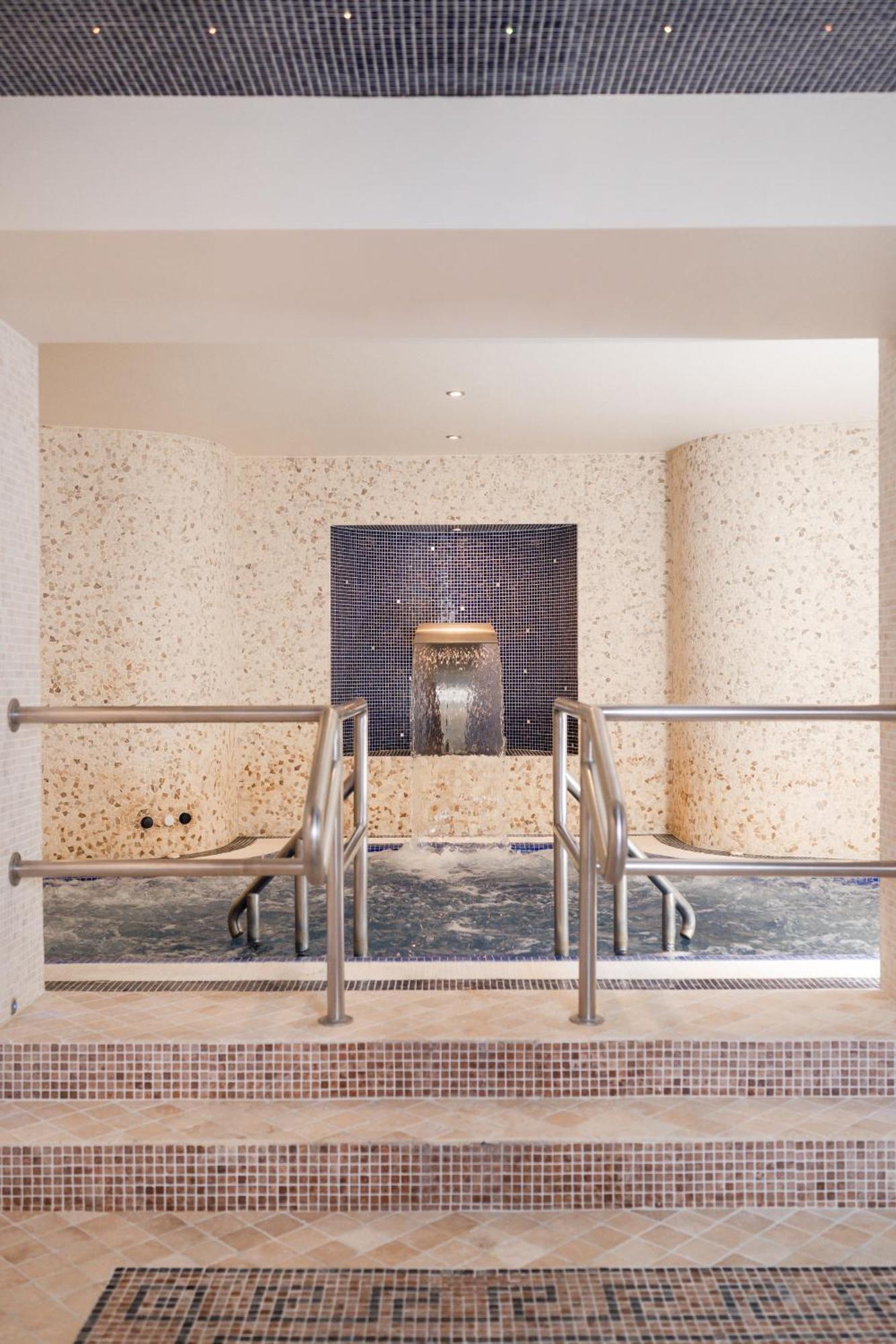 Hotel The Rose & V-spa Ballybofey